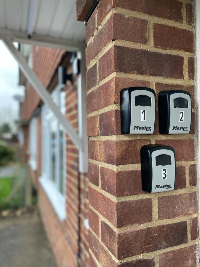 Gatwick Deluxe En-Suite Rooms Horley Exterior photo