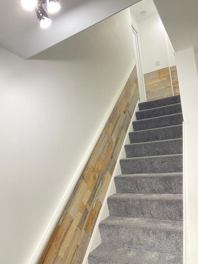Gatwick Deluxe En-Suite Rooms Horley Exterior photo