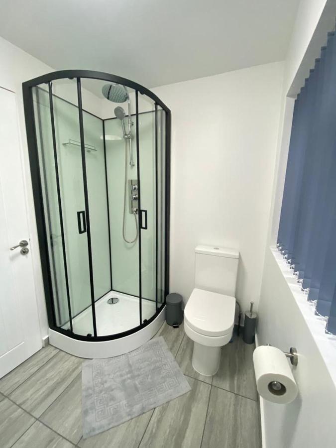Gatwick Deluxe En-Suite Rooms Horley Exterior photo